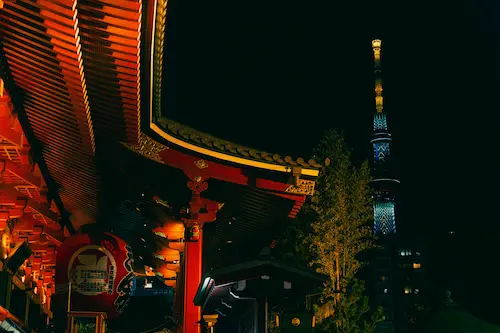 Templo japonés decorado para las celebraciones de Año Nuevo (Shōgatsu)